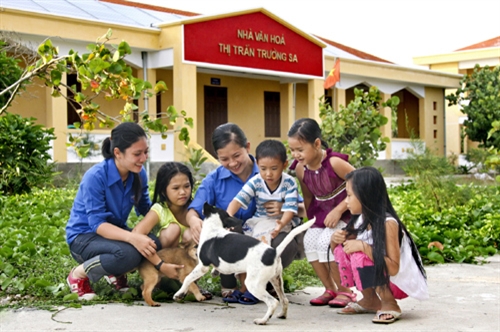 Young volunteers on Spratly archipelago